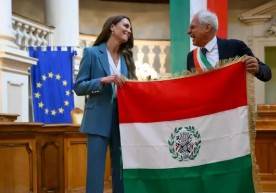 LA PRINCIPESSA KATE CONQUISTA REGGIO EMILIA